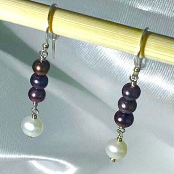 ANCx Sterling 925 Silver & Pearl 1 1/4” Dangle Earrings. - Picture 2 of 6